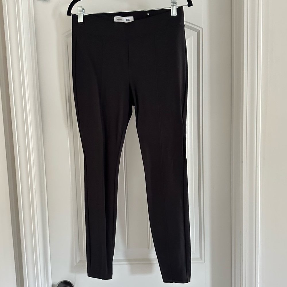 Old Navy Stevie High Rise pant. Size M. $15